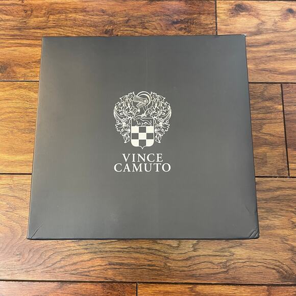 Vince Camuto Meendey Stud Chelsea Boots 9 NEW - Picture 3 of 5